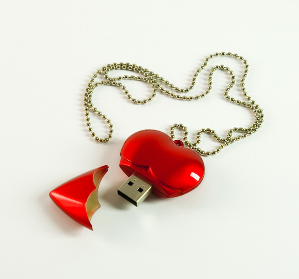 Collier Clé USB sous forme de Coeur  